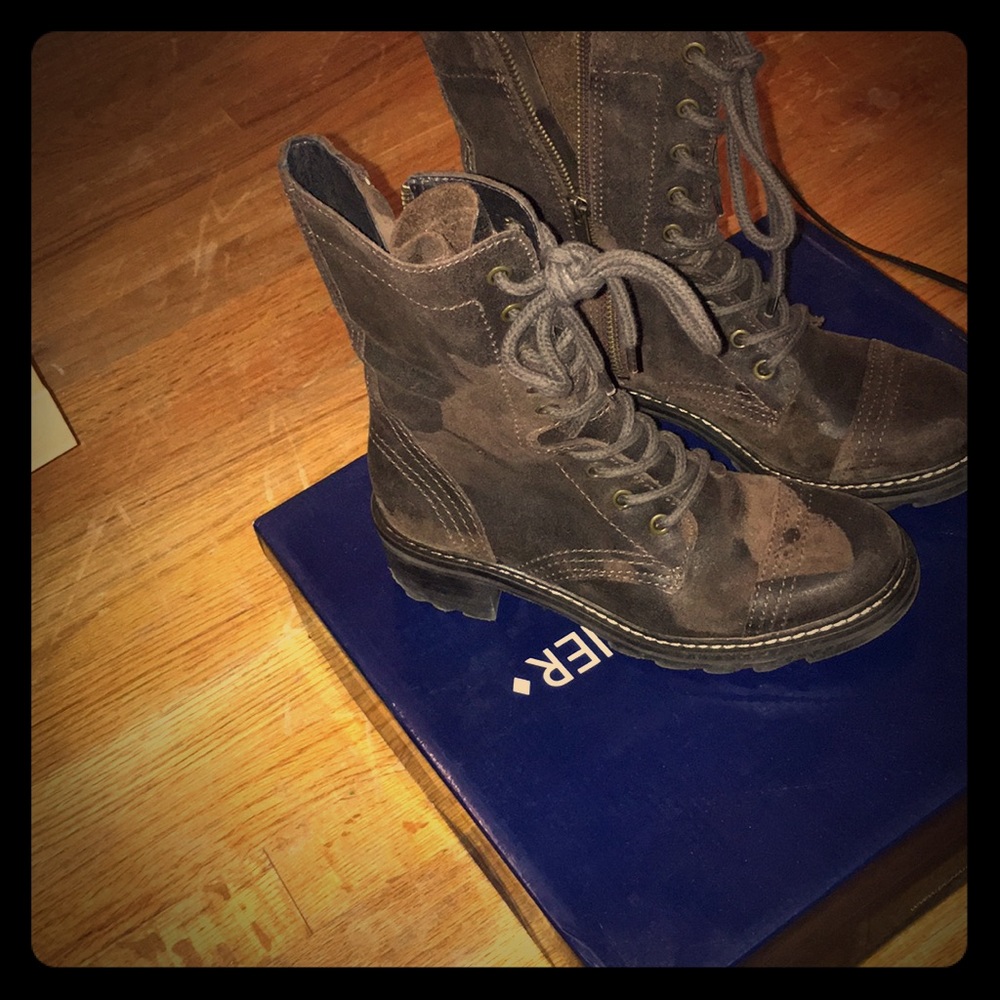 Donald J Pilner Combat boots
